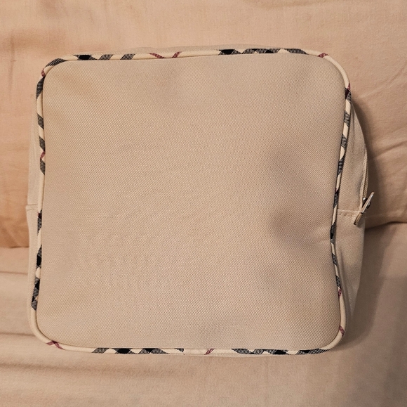Burberry Fragrances Cream Nova Check Travel Toiletries Case EUC - Picture 11 of 14